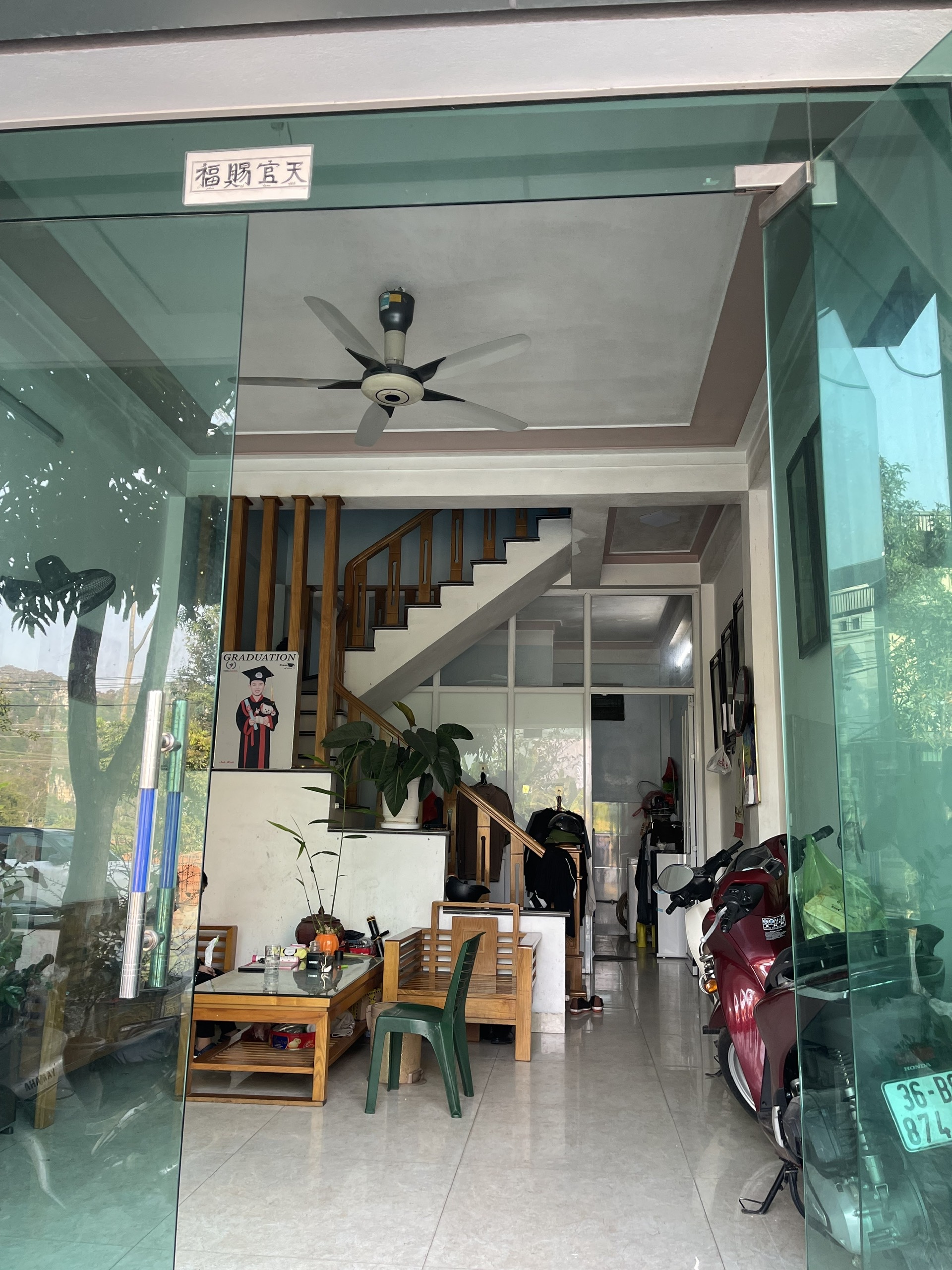 Bán nhà 3 tầng phường Quảng Thắng - mặt đường Nguyễn Phục, 64m2, vỉa hè 20m, kinh doanh tốt