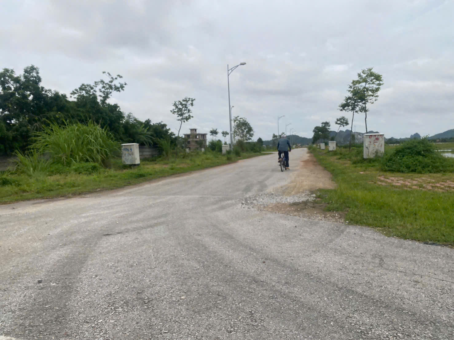 Bán lô đất mbqh 4961 Thiệu Khánh 90m2, trục chính, đường ô tô