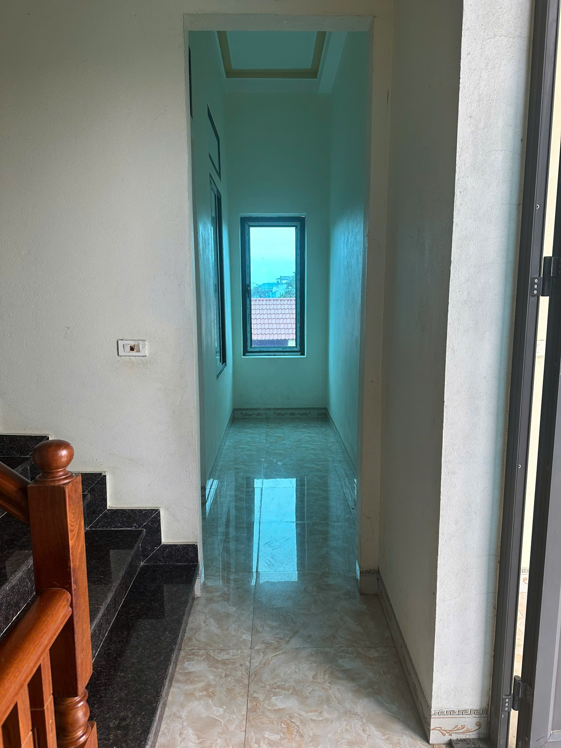 Nhà 3 tầng đầu ve 2 mặt tiền Đông Tiến - gần ql45 ~50m, diện tích gần 180m²