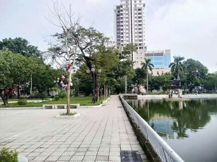 Bán nhà phố Đinh Công Tráng, p. Ba Đình - 125m2, 4,5 tầng có thang máy, tuyến kinh doanh sầm uất