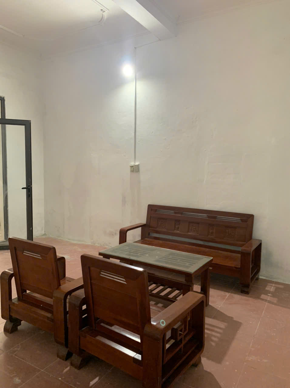 Hiếm trong tầm 2 tỷ xx - đất tặng nhà cấp 4 sau cấp 3 lam sơn, gần hồ sen