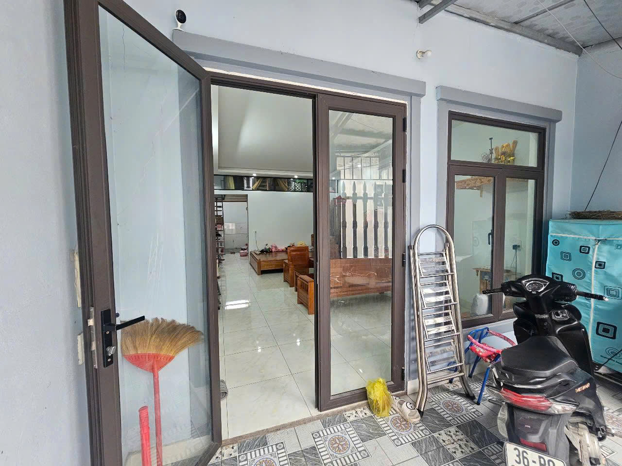 Bán nhà cấp 4 có gác xép 2 phòng ngủ tại Quảng Hưng, gần chuyên Lam Sơn