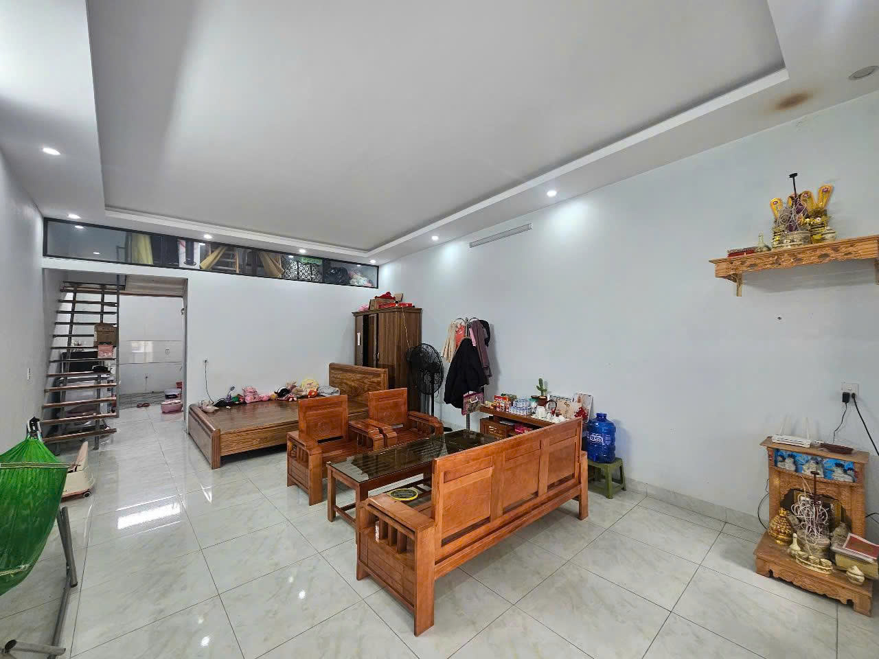 Bán nhà cấp 4 có gác xép 2 phòng ngủ tại Quảng Hưng, gần chuyên Lam Sơn