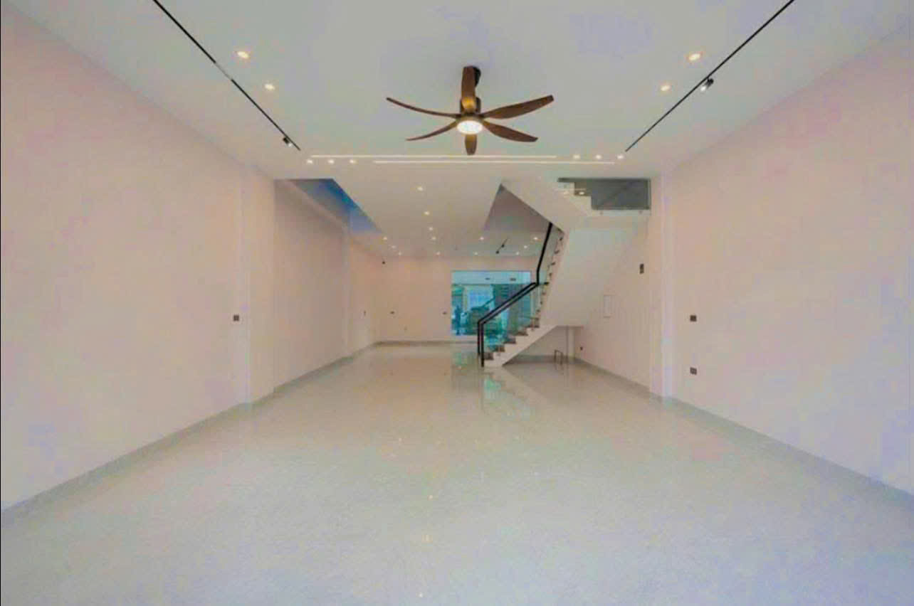 Bán nhà 3 tầng phường Trường Thi cũ - 90m2, mặt tiền 6m, ô tô đỗ cửa