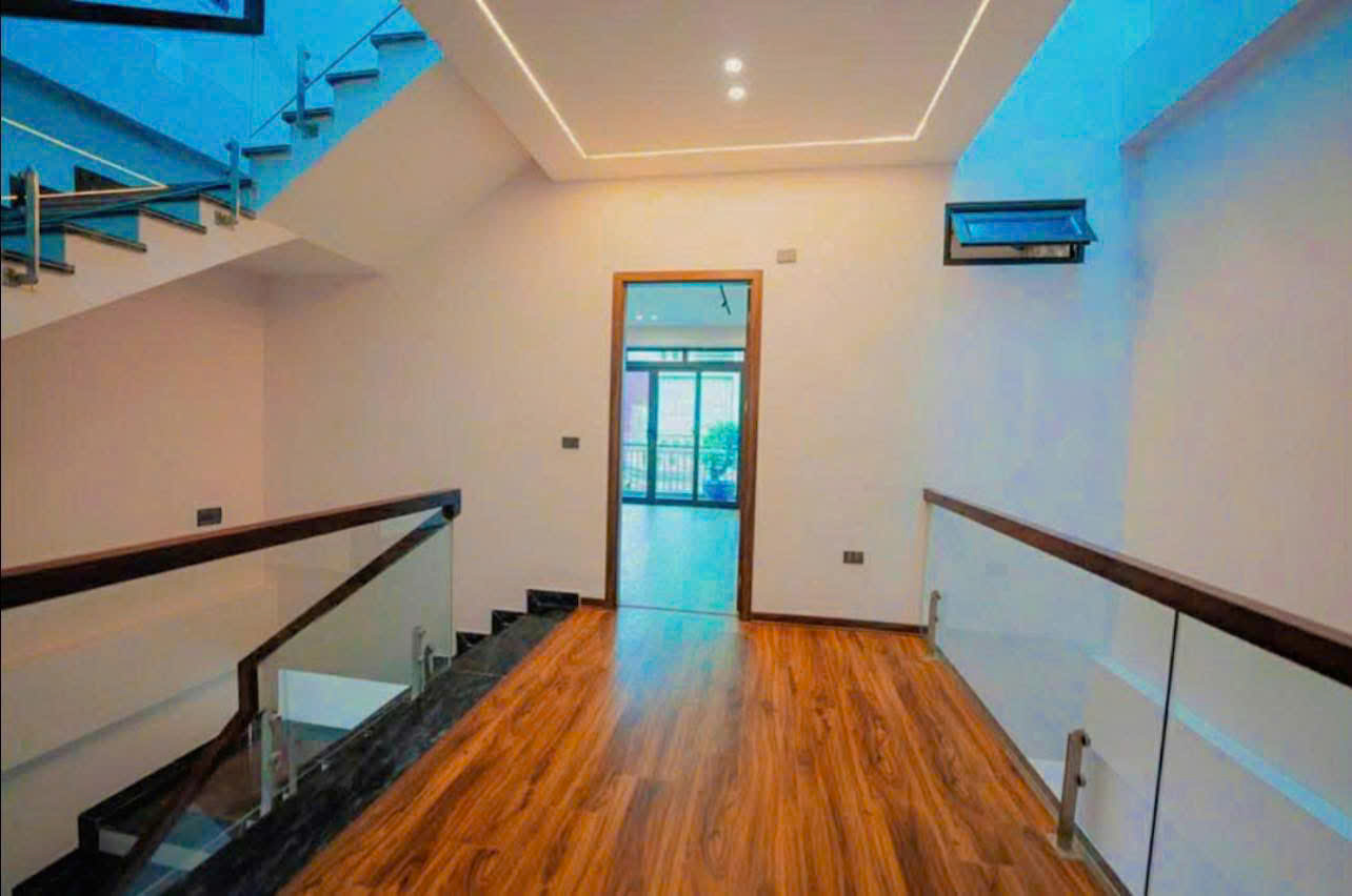 Bán nhà 3 tầng phường Trường Thi cũ - 90m2, mặt tiền 6m, ô tô đỗ cửa