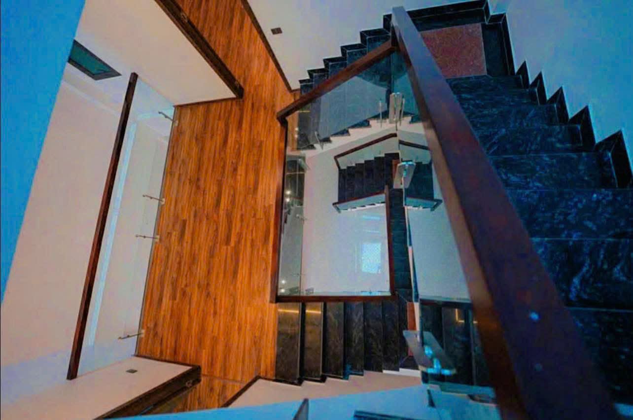 Bán nhà 3 tầng phường Trường Thi cũ - 90m2, mặt tiền 6m, ô tô đỗ cửa