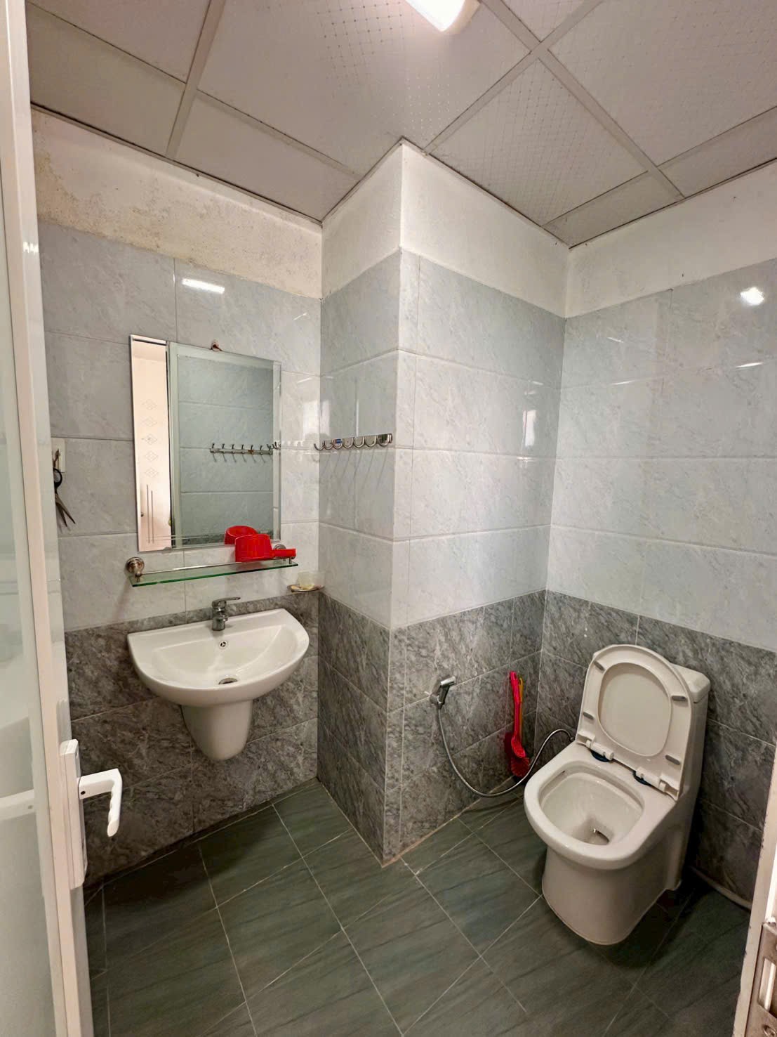 Bán căn chung cư đầu ve Đông Bắc 63m2 - 2 phòng ngủ 2 vệ sinh - full nội thất - giá 1,5 tỷ