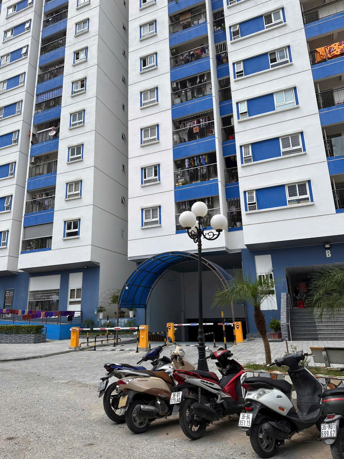 Bán căn chung cư đầu ve Đông Bắc 63m2 - 2 phòng ngủ 2 vệ sinh - full nội thất - giá 1,5 tỷ