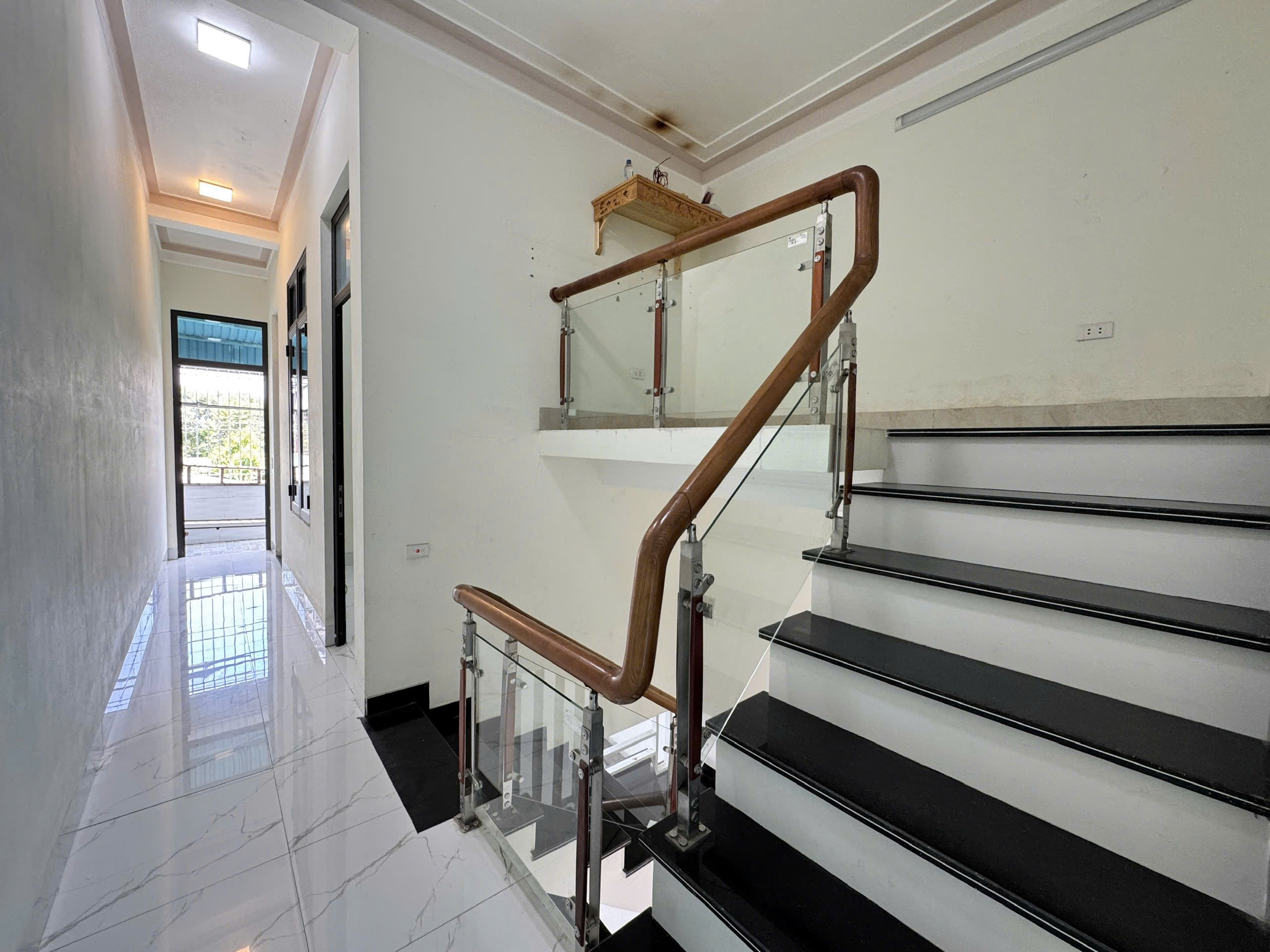 Bán nhà 2 tầng trục chính Bạch Đằng Quảng Hưng, dt 92m2, mt 4m, đường 24m