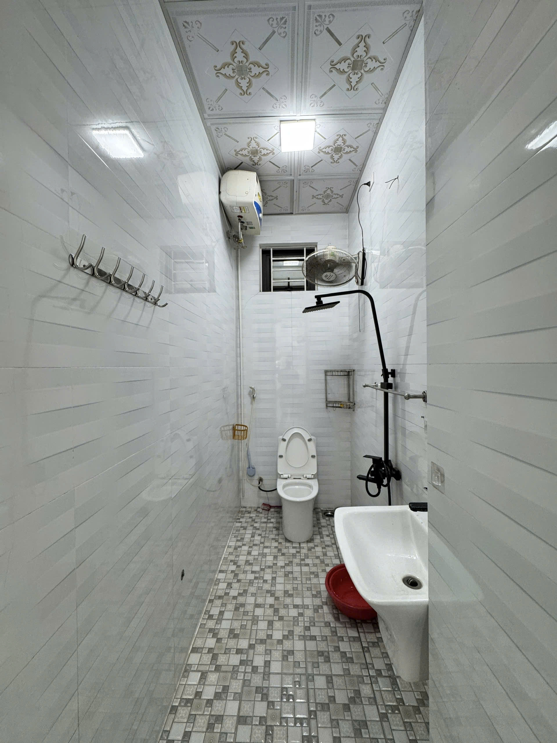 Bán nhà 2 tầng trục chính Bạch Đằng Quảng Hưng, dt 92m2, mt 4m, đường 24m