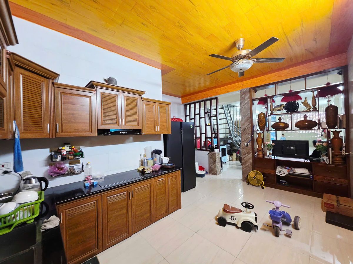 Nhà 2 tầng mbqh 1151 giáp Hồ Sen, 92,5m², đường 12m vỉa hè rộng - gần Aeon Mall