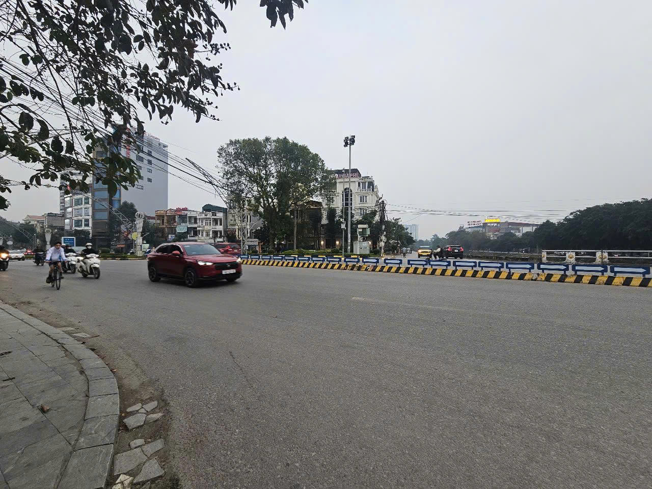 Lô đất mặt Đại Lộ Lê Lợi - cầu Đông Hương | mặt tiền gần 10m, kèm nhà 3 tầng, đang cho thuê 50 triệu/tháng