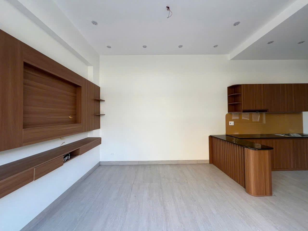 Bán nhà 4 tầng mặt tiền 10m tại Trường Thi, Thanh Hóa - đường 8m, gần trường Nguyễn Trãi