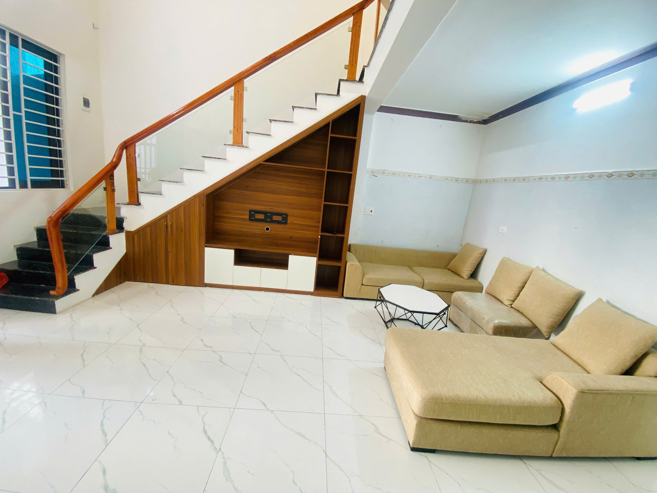 Bán nhà 2 tầng trung tâm P. Hạc Thành - 70m2, mt 5,1m, cách nguyễn trãi 70m