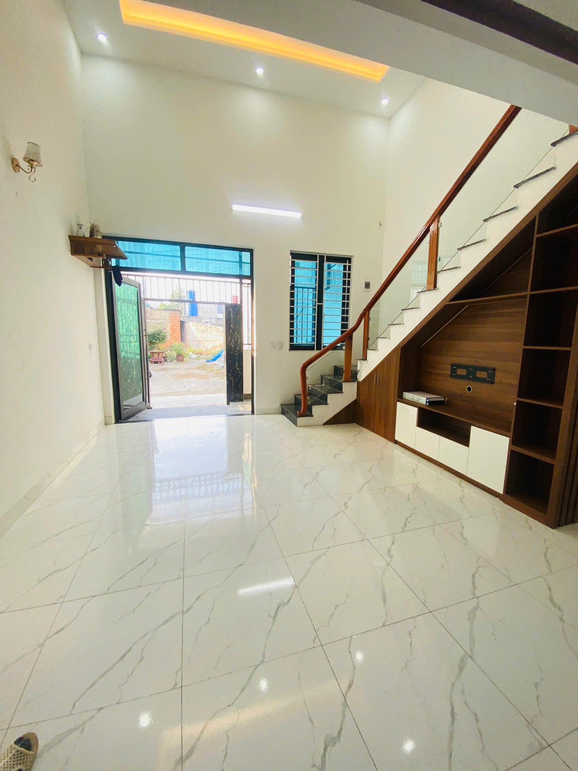 Bán nhà 2 tầng trung tâm P. Hạc Thành - 70m2, mt 5,1m, cách nguyễn trãi 70m