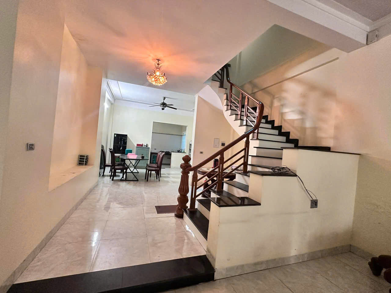 Nhà 4 tầng khu đô thị An Hoạch Thanh Hóa - diện tích 97,5m², thiết kế 4 phòng ngủ khép kín, khu dân cư đông đúc