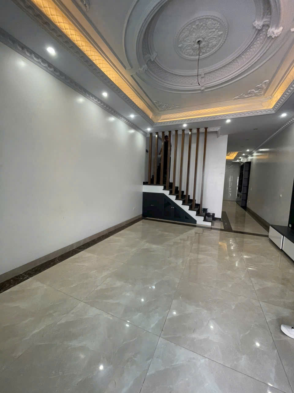 Nhà 4 tầng phường Đông Sơn Thanh Hóa - diện tích 105m², 5 phòng ngủ, có thang máy, đường rộng ô tô tránh