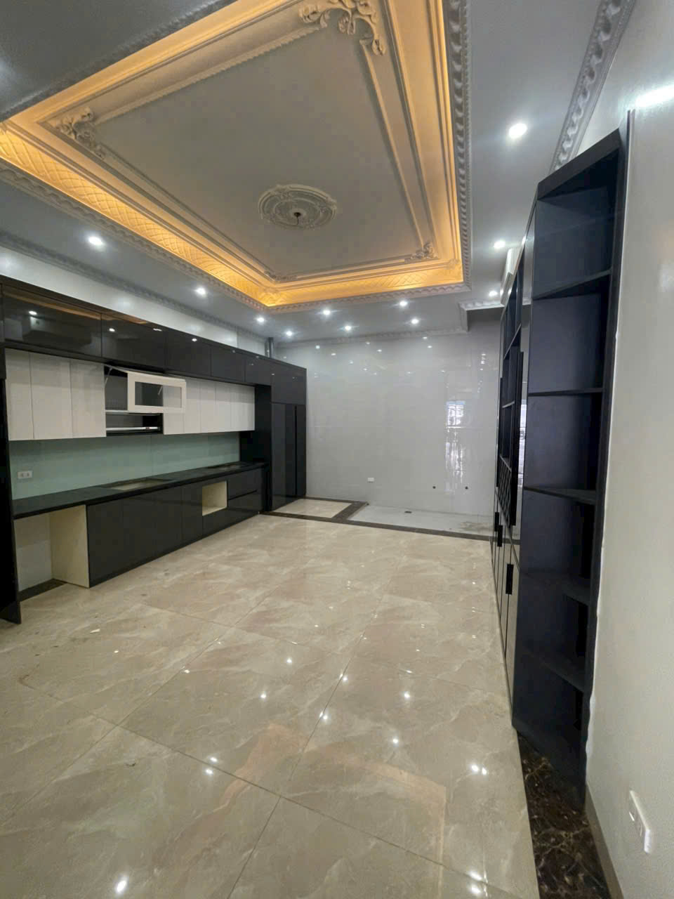 Nhà 4 tầng phường Đông Sơn Thanh Hóa - diện tích 105m², 5 phòng ngủ, có thang máy, đường rộng ô tô tránh