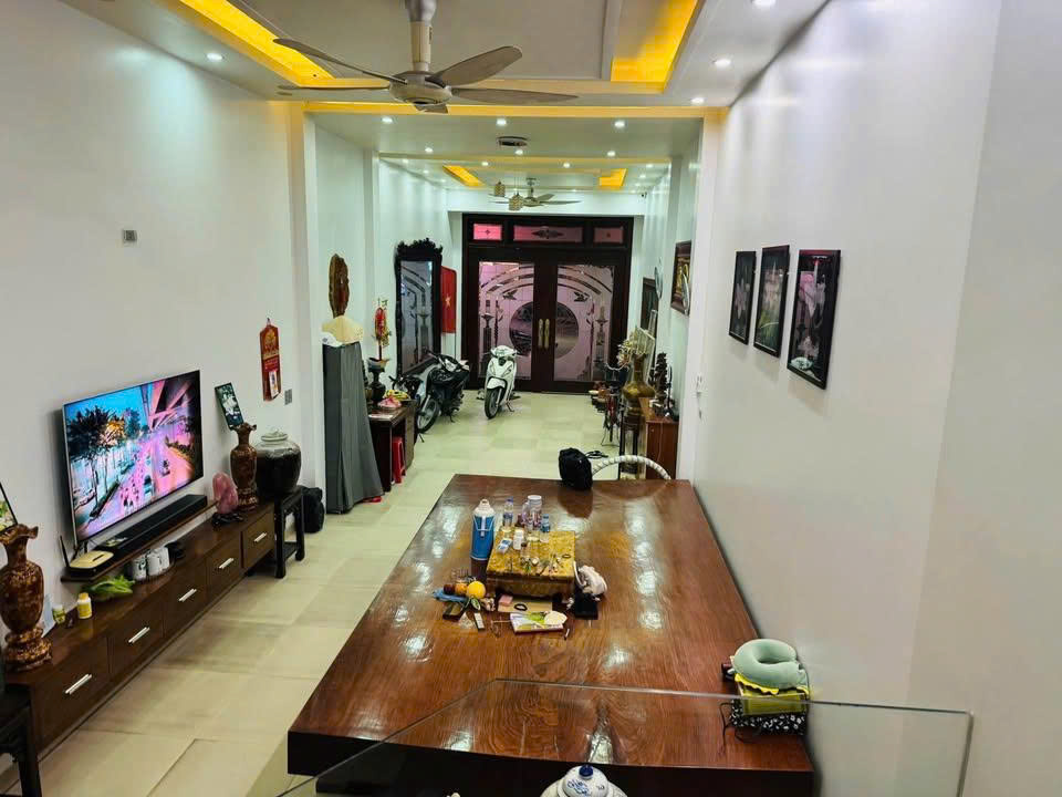 Nhà 4 tầng cốt lệch mặt đường Nguyễn Trãi - 83m² - vỉa hè rộng hơn 30m - vừa ở vừa kinh doanh cực tốt