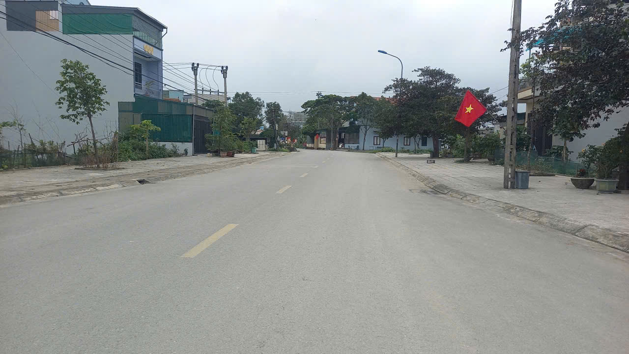 Đất trục chính Quảng Thịnh 100m² - mặt tiền 5m - đường 28m vỉa hè 7m - gần trường cấp 1,2 - giá 2,x tỷ