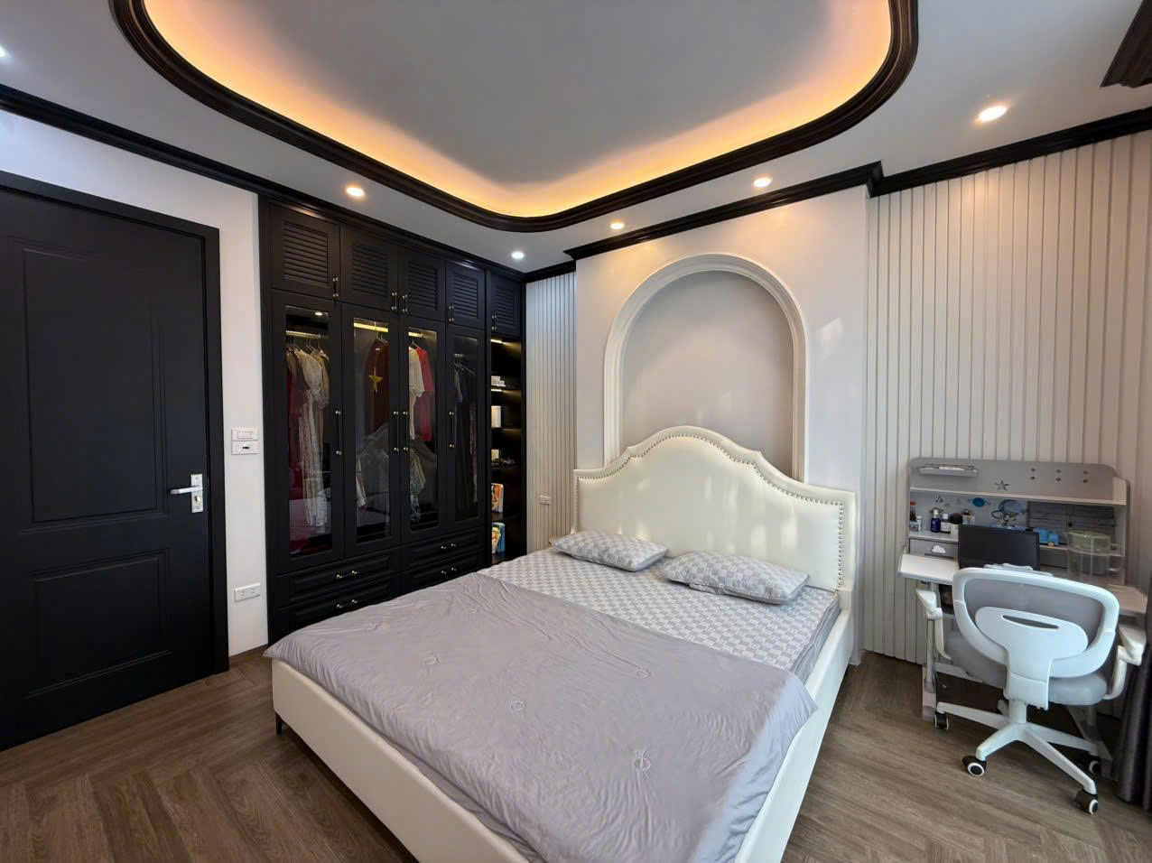 Bán nhà 4 tầng phường Hàm Rồng - mặt tiền 7,2m - đường 10m - kinh doanh cực tốt