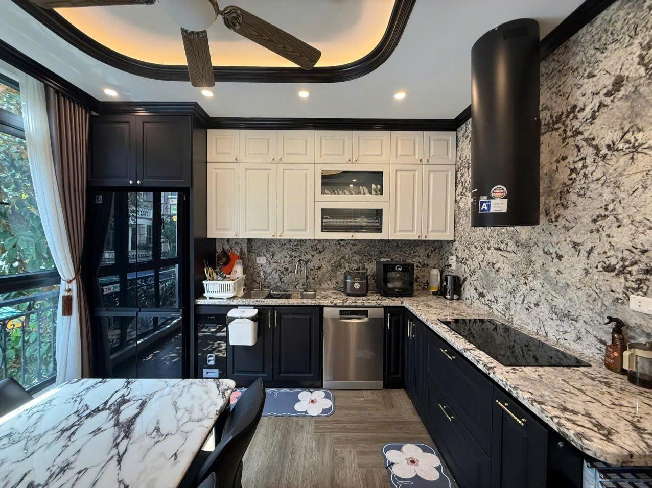 Bán nhà 4 tầng phường Hàm Rồng - mặt tiền 7,2m - đường 10m - kinh doanh cực tốt