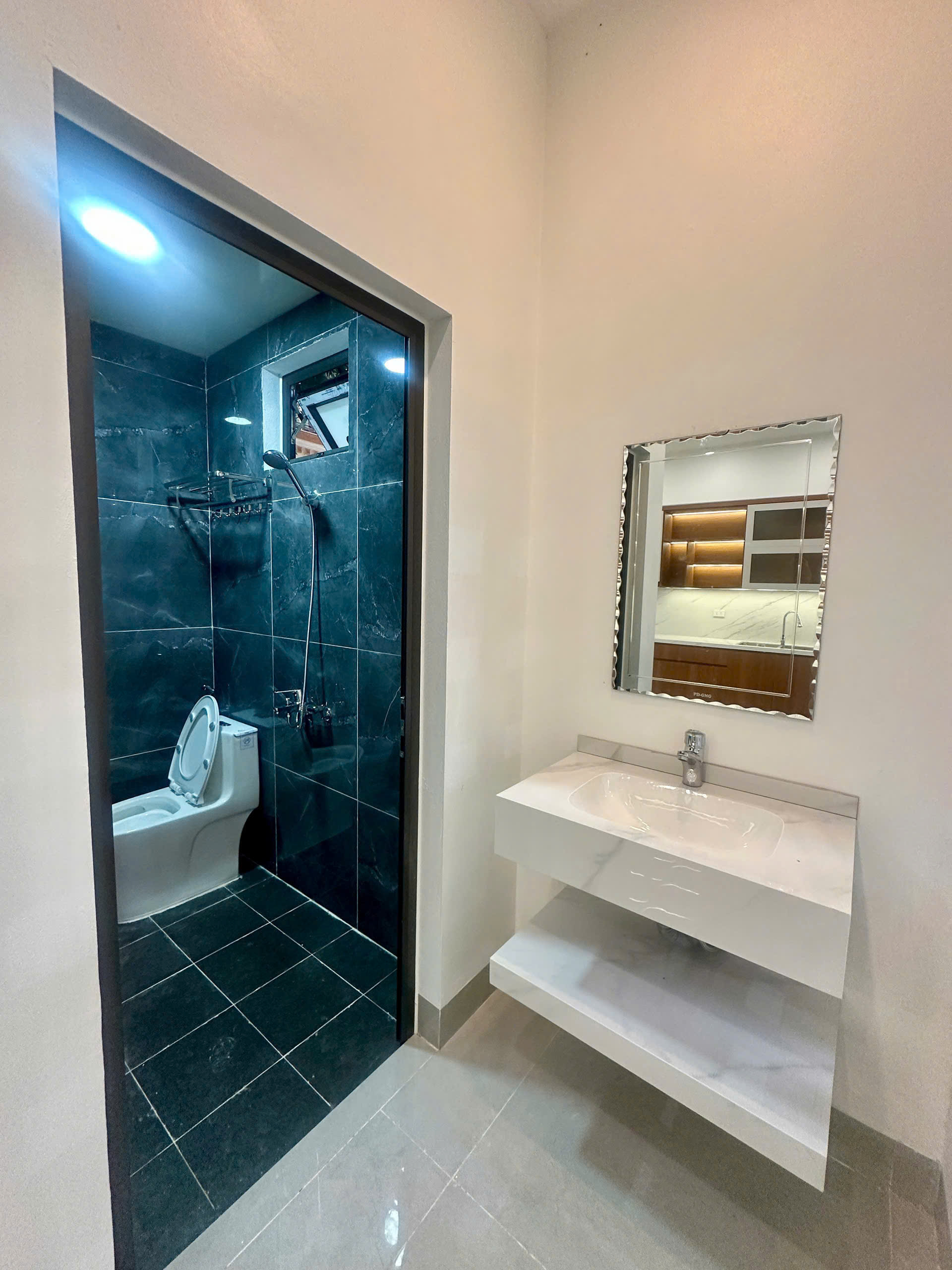 Nhà 3 tầng đầu ve Đức Hậu - gần 70m², mặt tiền 5.3m cực thoáng