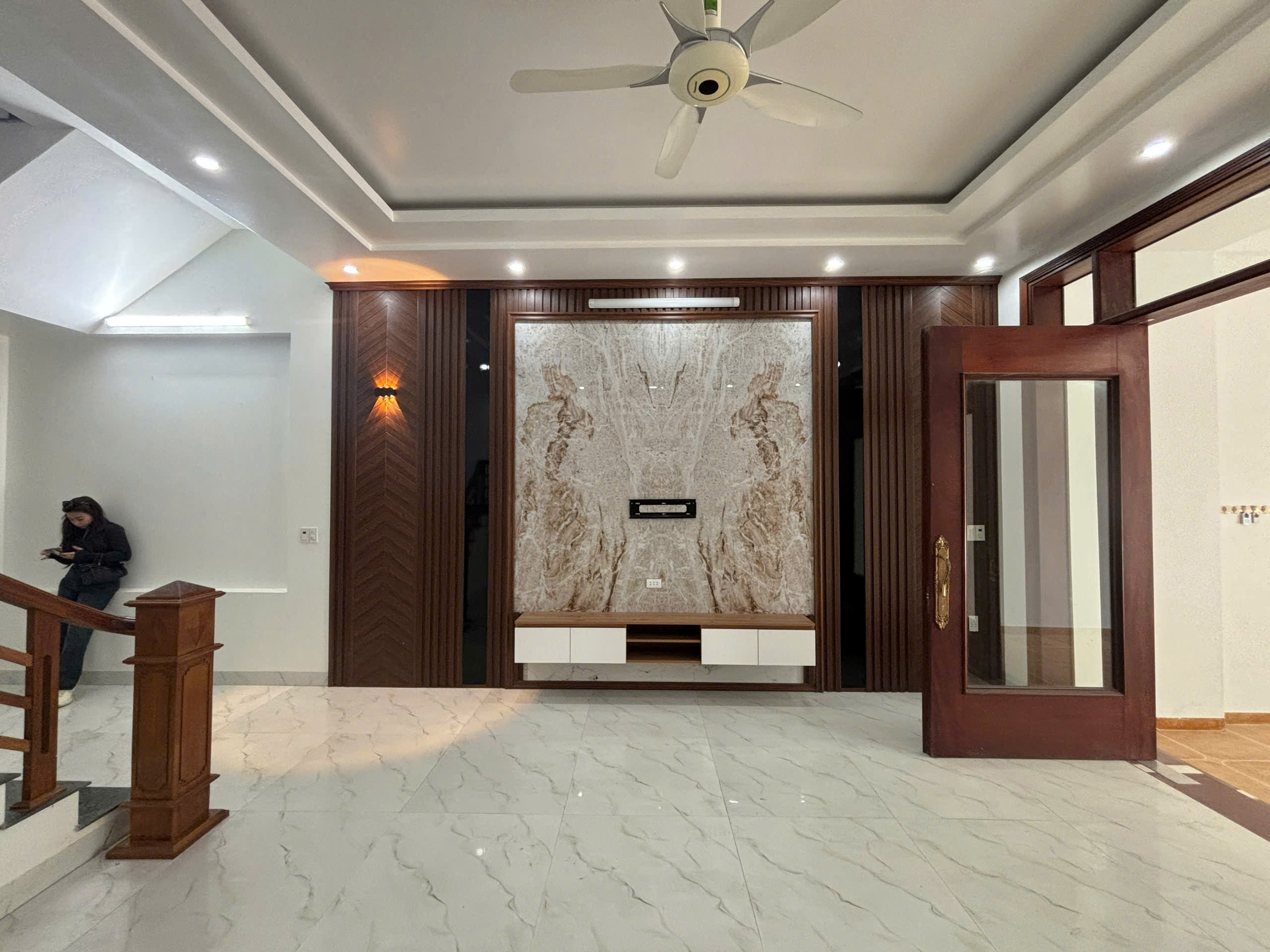 Nhà 4 tầng trục chính Lý Nam Đế kđt Bình Minh - 100m2 - đường 40m - kinh doanh cực đỉnh