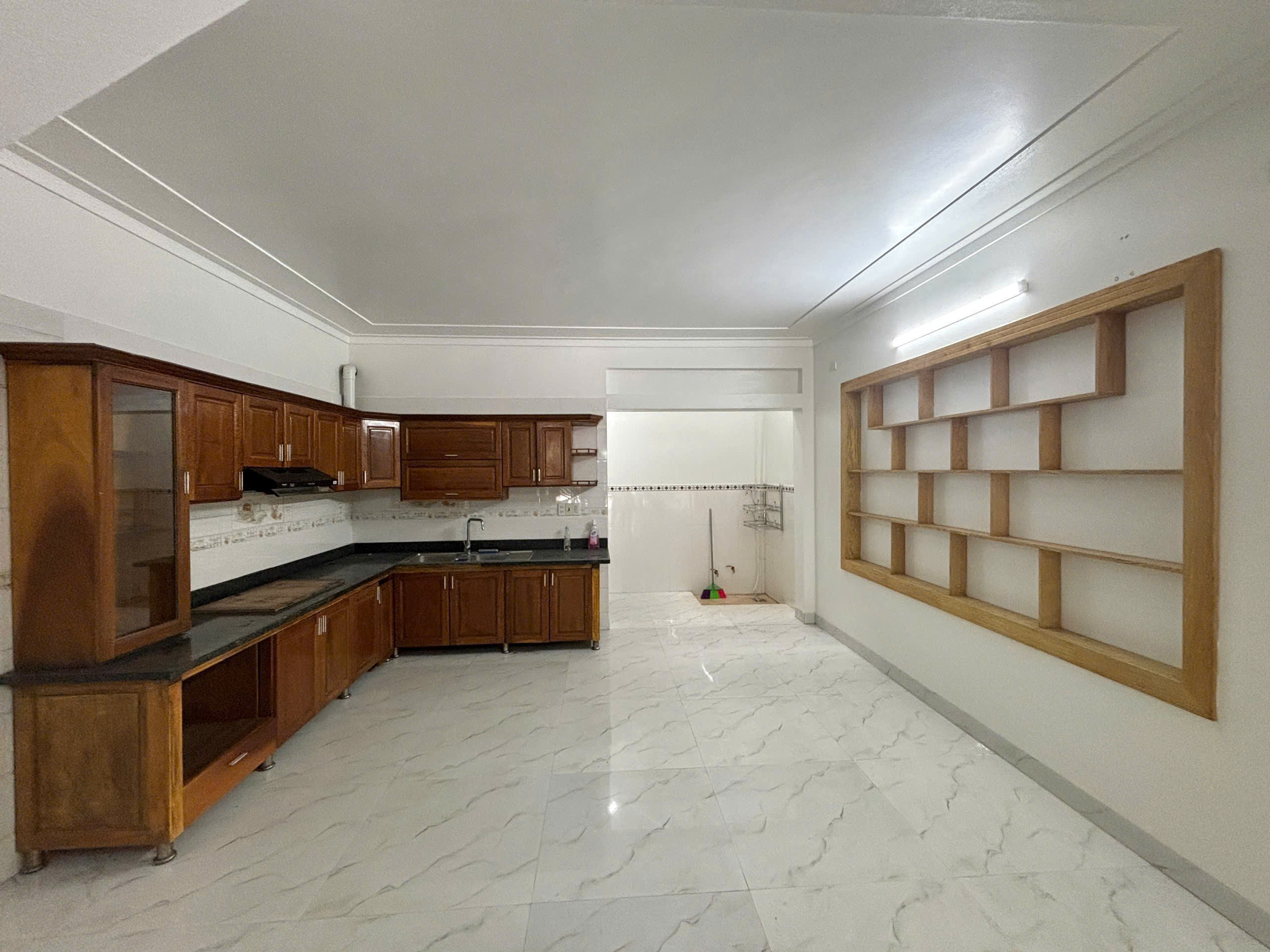 Nhà 4 tầng trục chính Lý Nam Đế kđt Bình Minh - 100m2 - đường 40m - kinh doanh cực đỉnh