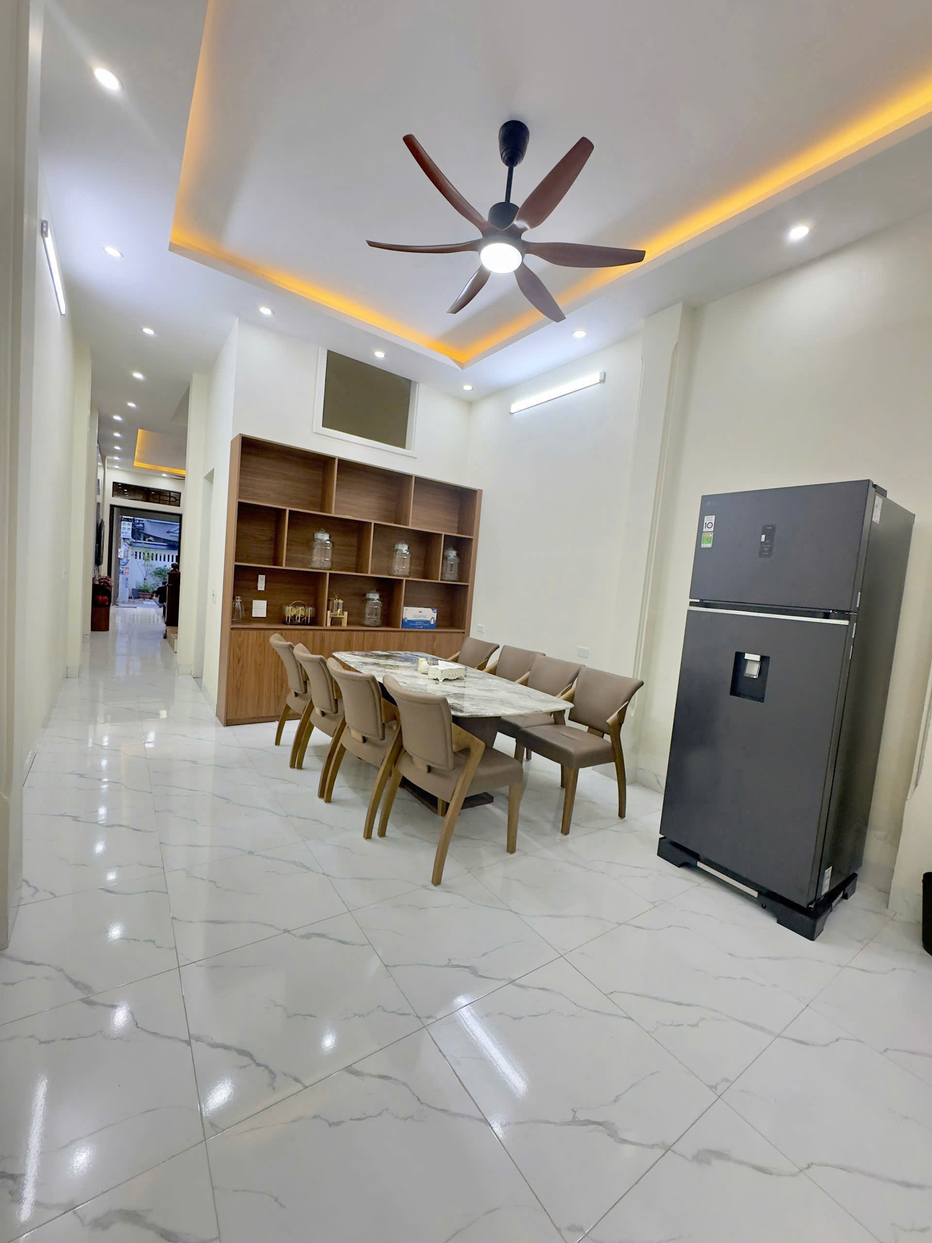 Nhà 3 tầng Đông Thọ tp Thanh Hóa - 75m2, mặt tiền 4m, gần chợ điện biên, ô tô tránh