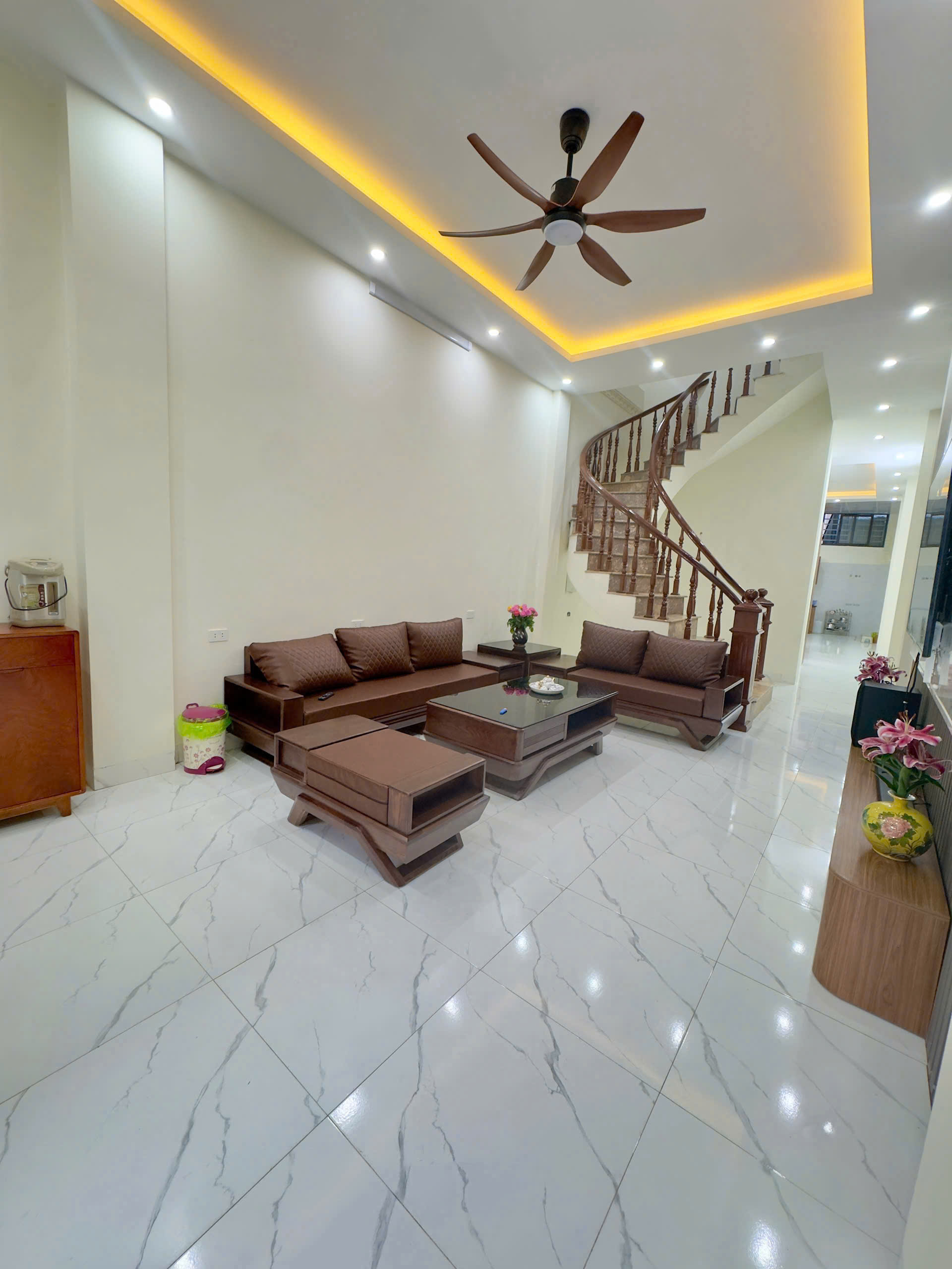 Nhà 3 tầng Đông Thọ tp Thanh Hóa - 75m2, mặt tiền 4m, gần chợ điện biên, ô tô tránh