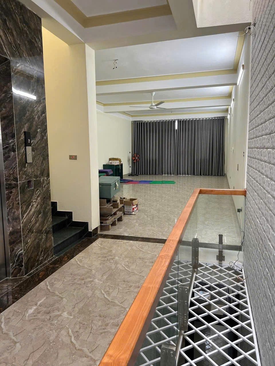 Nhà 5 tầng Lạc Long Quân 125m2 - mặt tiền 5m - có thang máy - đường 39m kinh doanh đỉnh cao