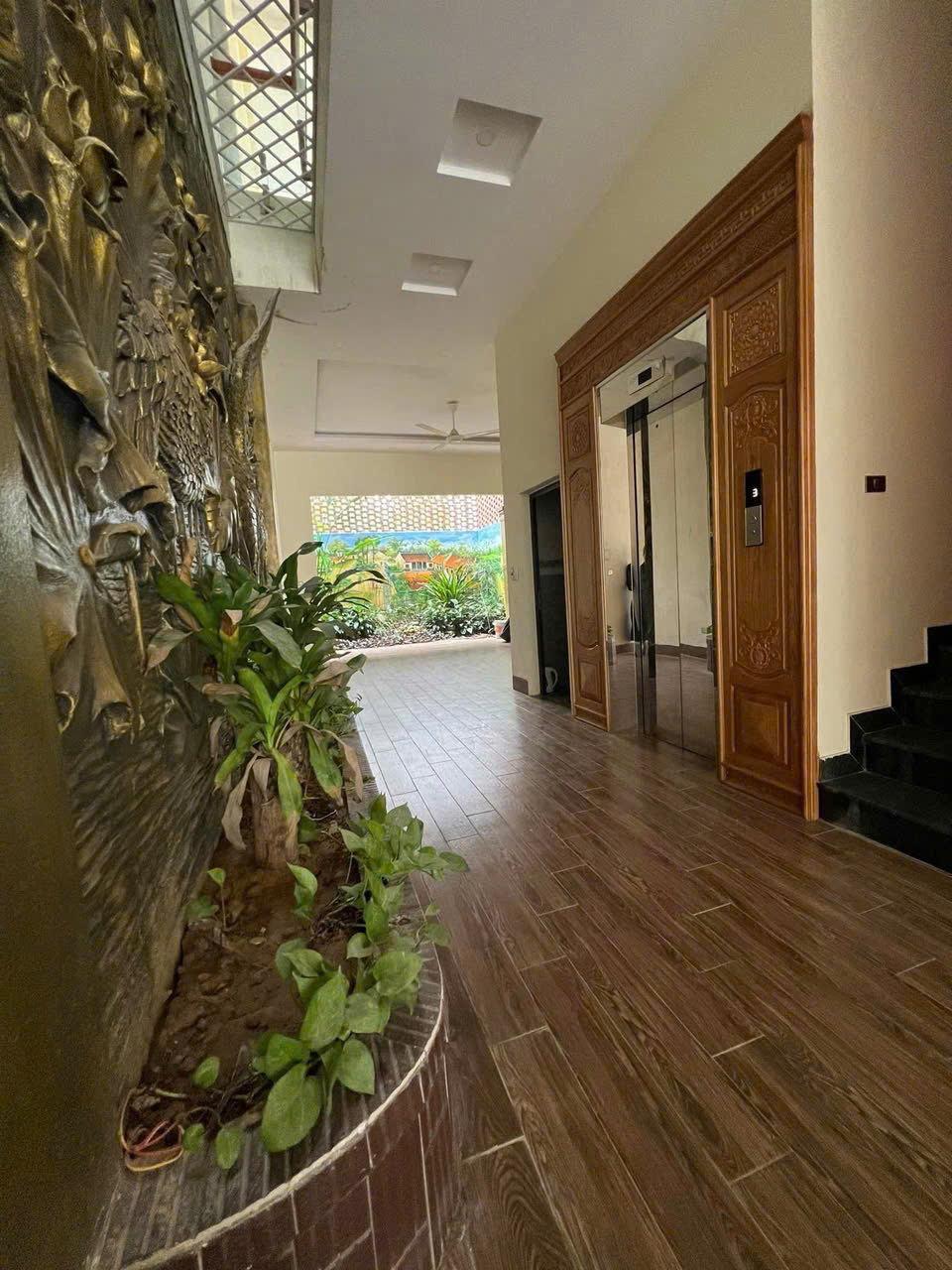 Nhà 5 tầng Lạc Long Quân 125m2 - mặt tiền 5m - có thang máy - đường 39m kinh doanh đỉnh cao