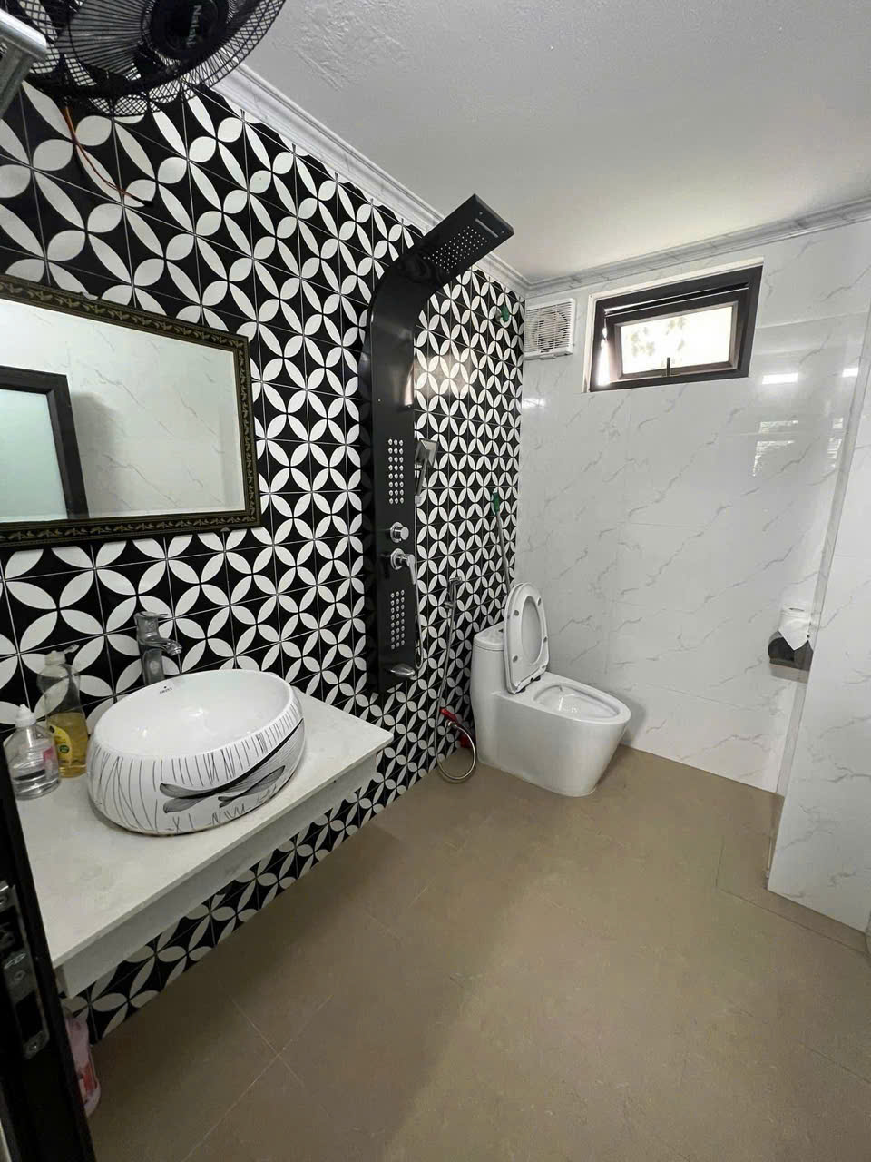 Nhà 5 tầng Lạc Long Quân 125m2 - mặt tiền 5m - có thang máy - đường 39m kinh doanh đỉnh cao