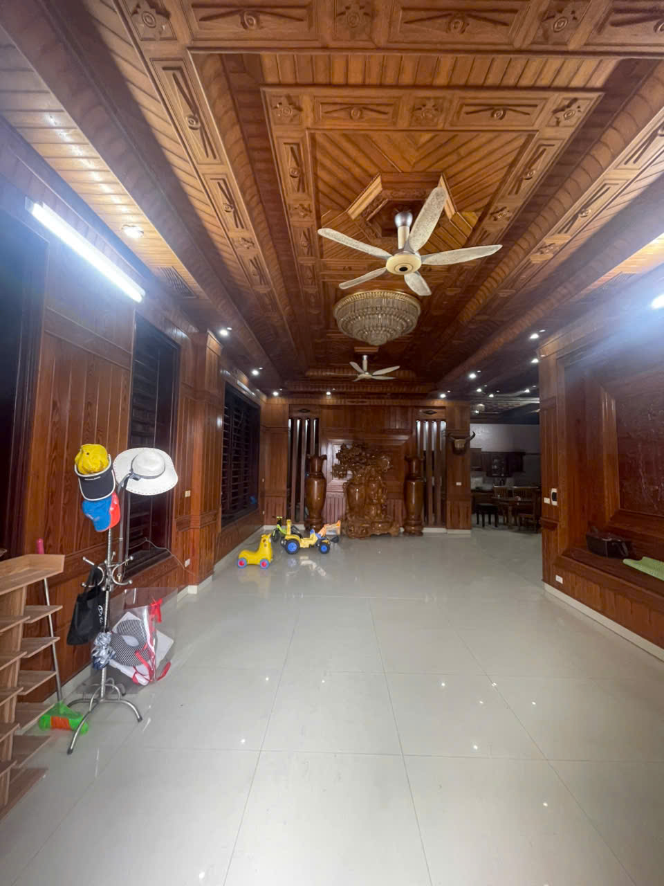 Bán biệt thự 3.5 tầng + khách sạn 23 phòng Quảng Châu Sầm Sơn - dt 495m2, lô góc 20x25m, giá 16,x tỷ