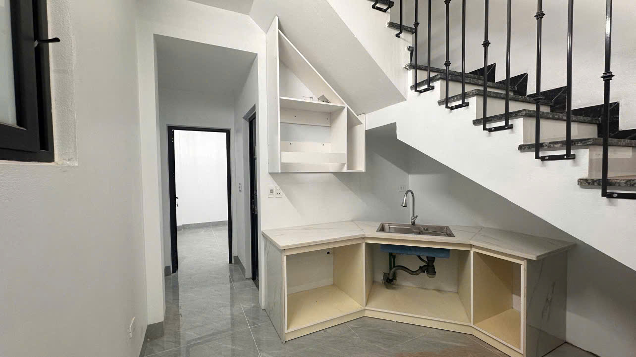 Nhà 3 tầng cốt lệch 40m2 gần hồ đội cung - phường Trường Thi | 3 phòng ngủ, hướng đông nam, giá nhỉnh 2 tỷ