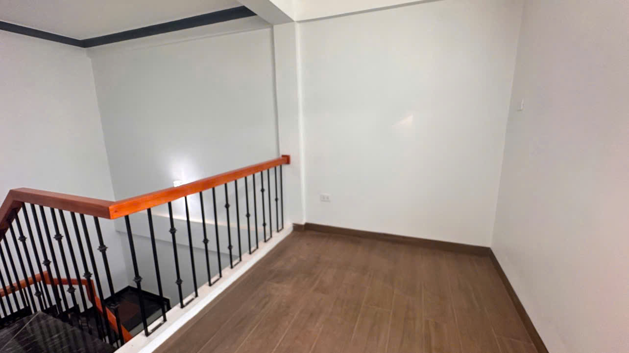 Nhà 3 tầng cốt lệch 40m2 gần hồ đội cung - phường Trường Thi | 3 phòng ngủ, hướng đông nam, giá nhỉnh 2 tỷ