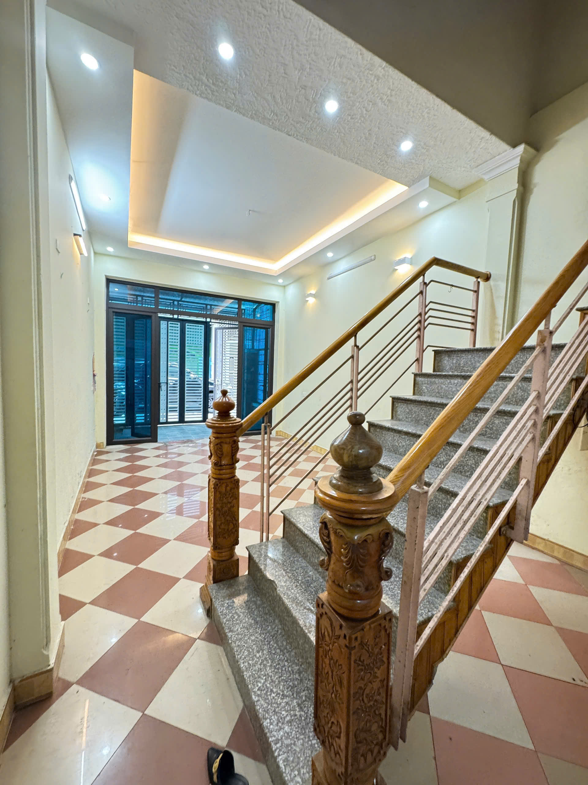 Nhà 2 tầng mặt đường nhựa - p. hạc thành, diện tích 63m², mặt tiền 4,2m, đường 6m ô tô tránh nhau