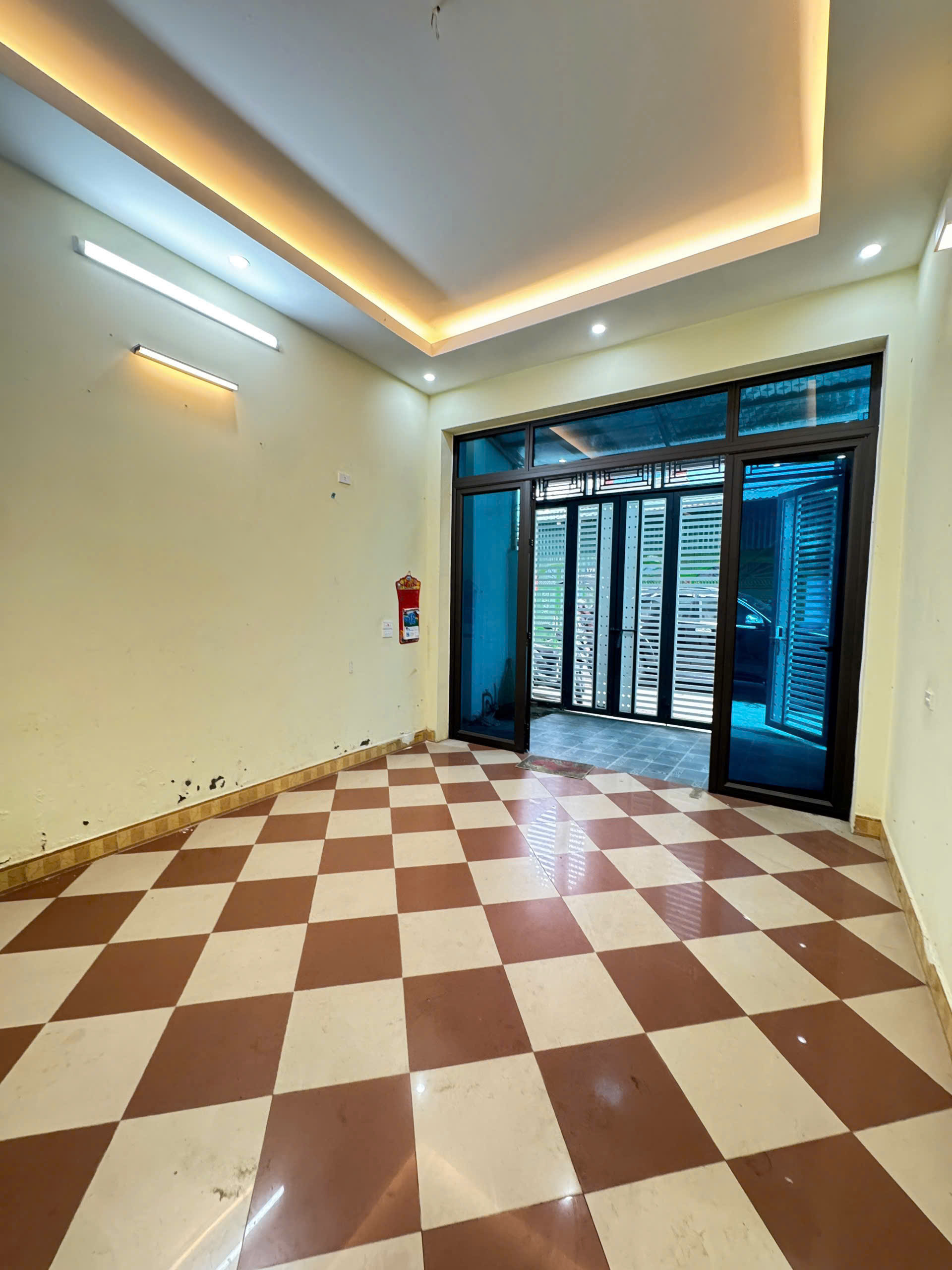 Nhà 2 tầng mặt đường nhựa - p. hạc thành, diện tích 63m², mặt tiền 4,2m, đường 6m ô tô tránh nhau