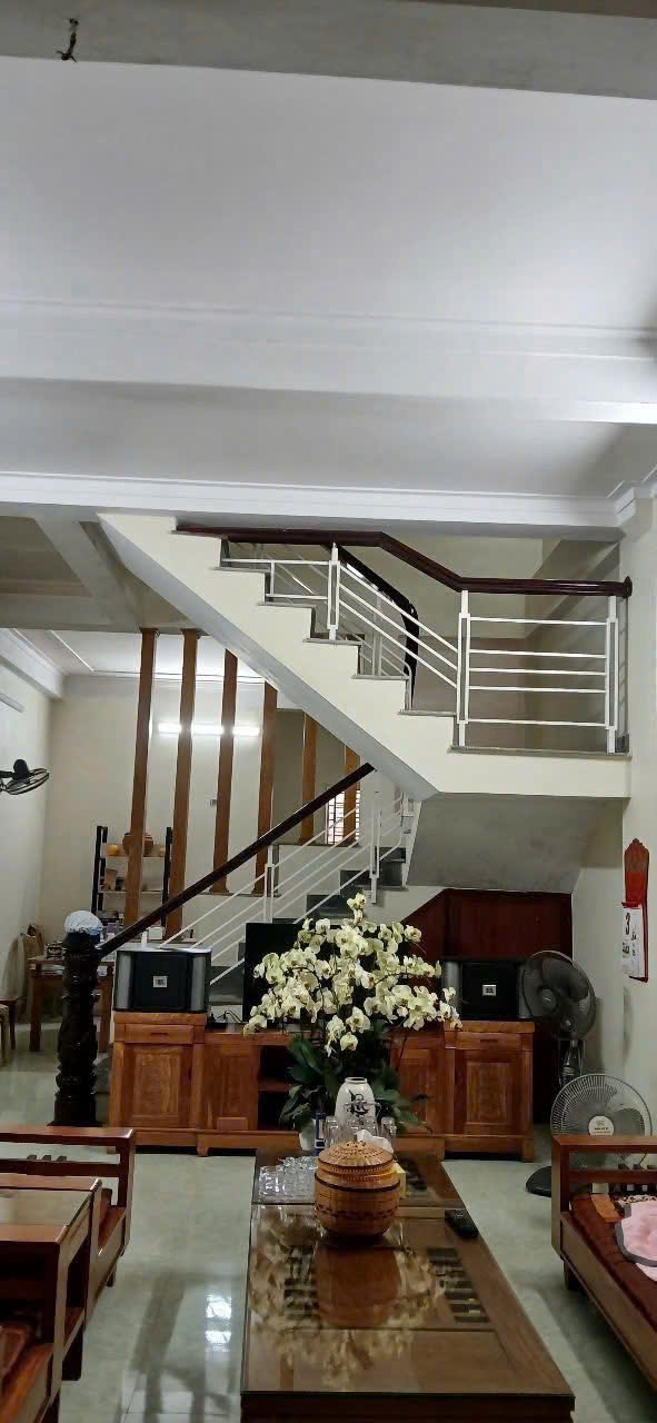 Bán nhà 2.5 tầng mb 502 Phú Thứ - Phú Sơn, dt 71m², mt 5m, đường vỉa hè 10,5m ngay cạnh chợ và 3 tòa chung cư