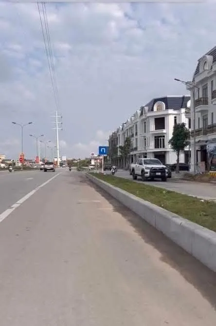 Bán 2 lô liền kề trục chính đường 39m Đông Tiến - dt 228m², mặt tiền 12m, hướng đông bắc, giá 6,8 tỷ