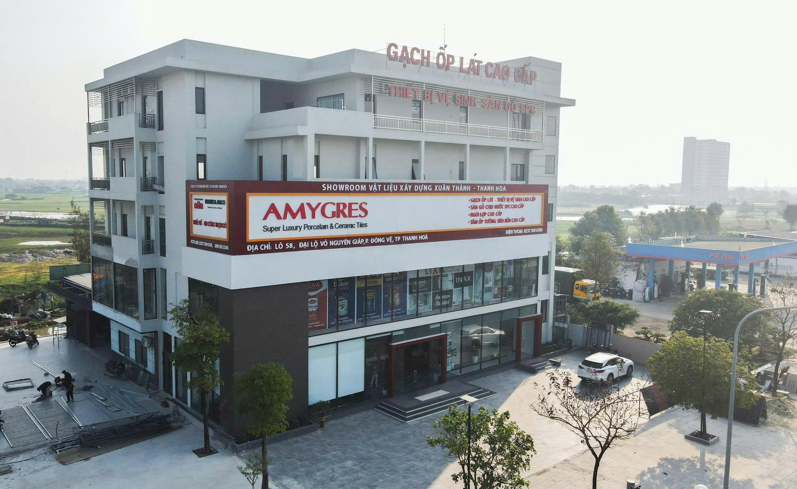 Cho thuê tầng 4,5 toàn nhà ngay ngã 4, 2 mặt tiền