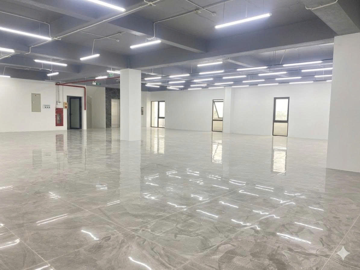 Cho thuê tầng 4,5 toàn nhà ngay ngã 4, 2 mặt tiền