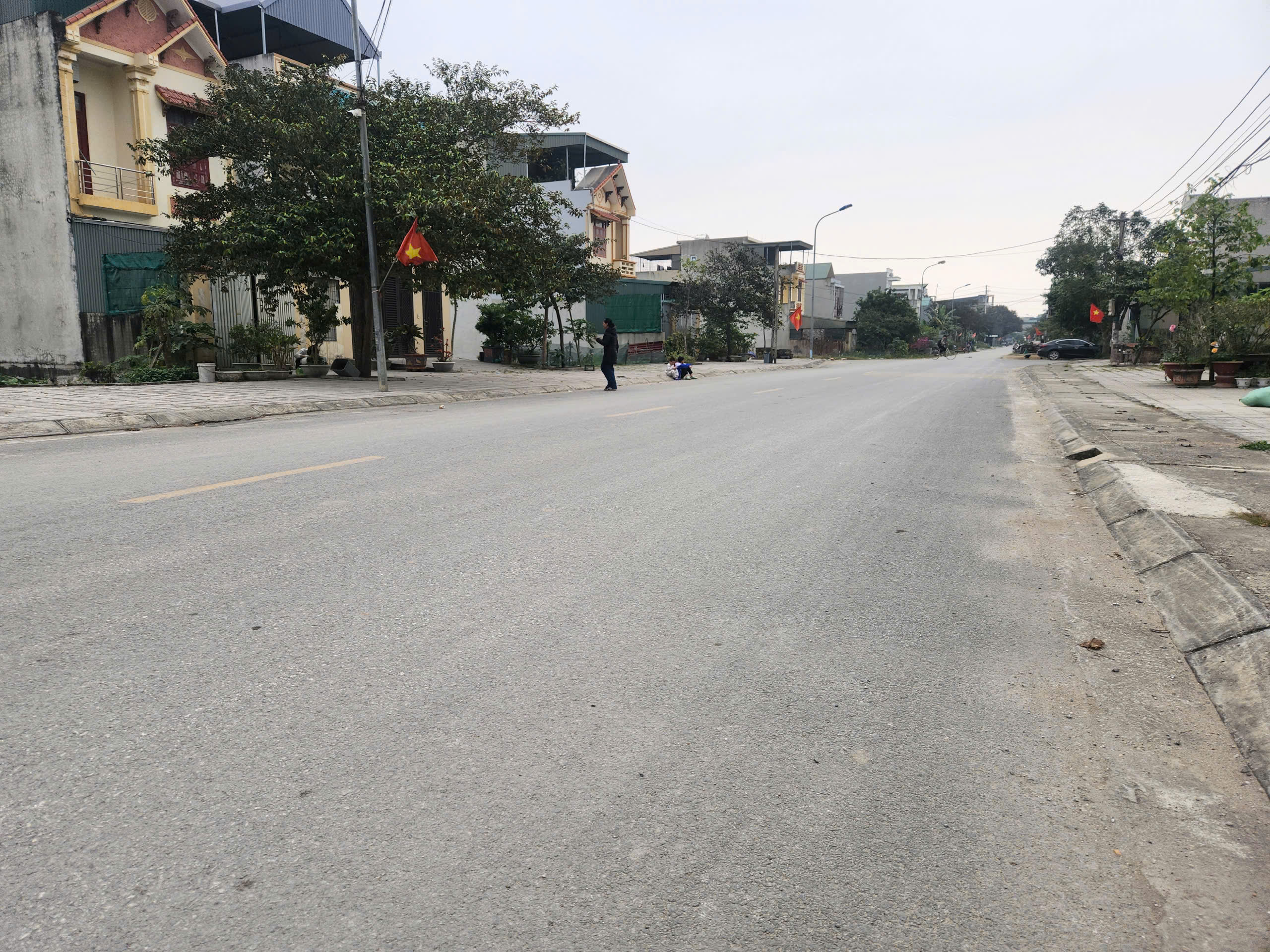 Bán đất Quảng Thịnh 140m2 mặt tiền 5m gần chợ voi - đường rộng 20m giá đầu tư 2,x tỷ