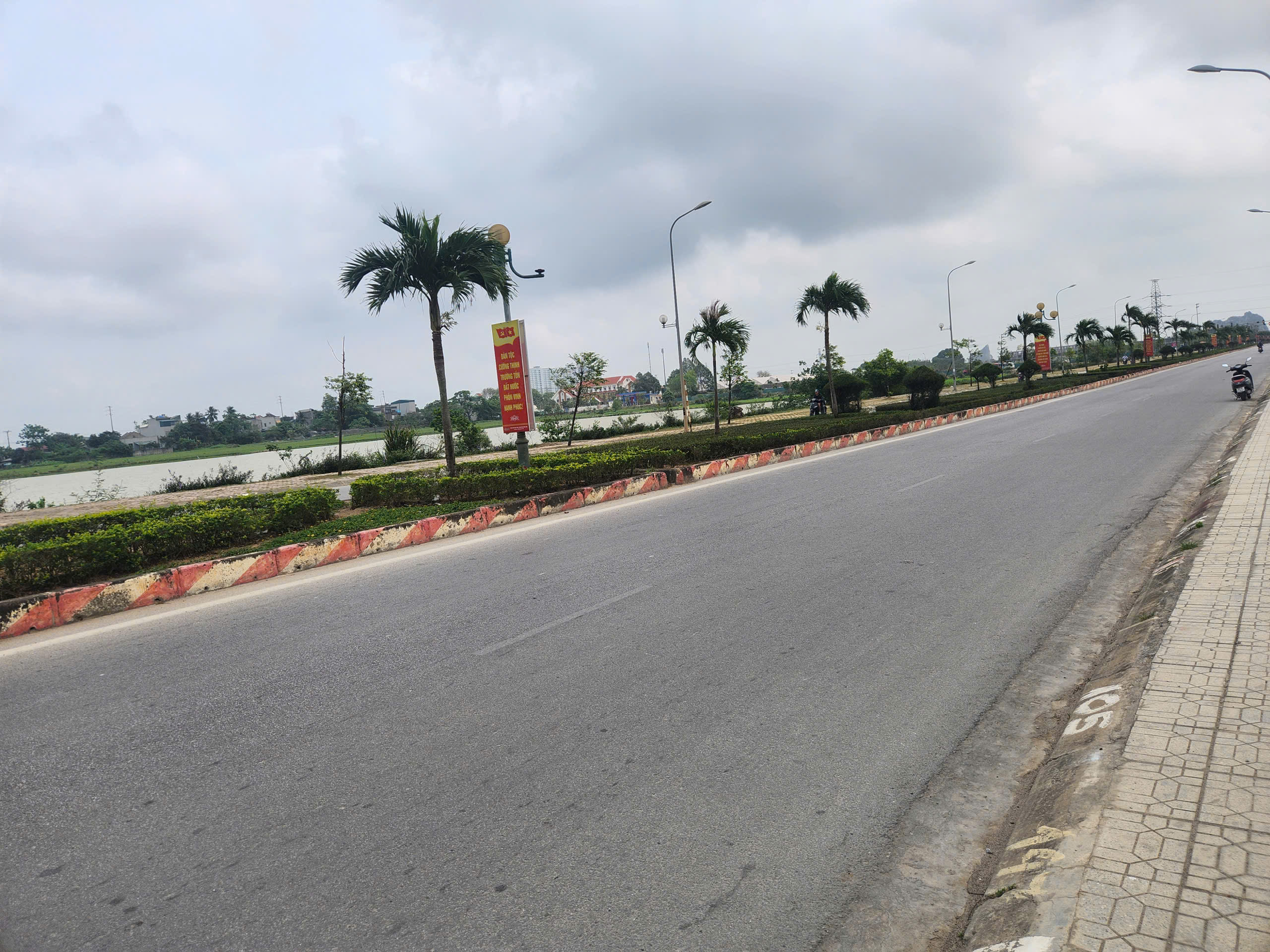 Đất mặt đường đôi Trịnh Kiểm mbqh3791 - 92,6m², mt 5m, đường 16m vỉa hè 6m, giá 5.6 tỷ