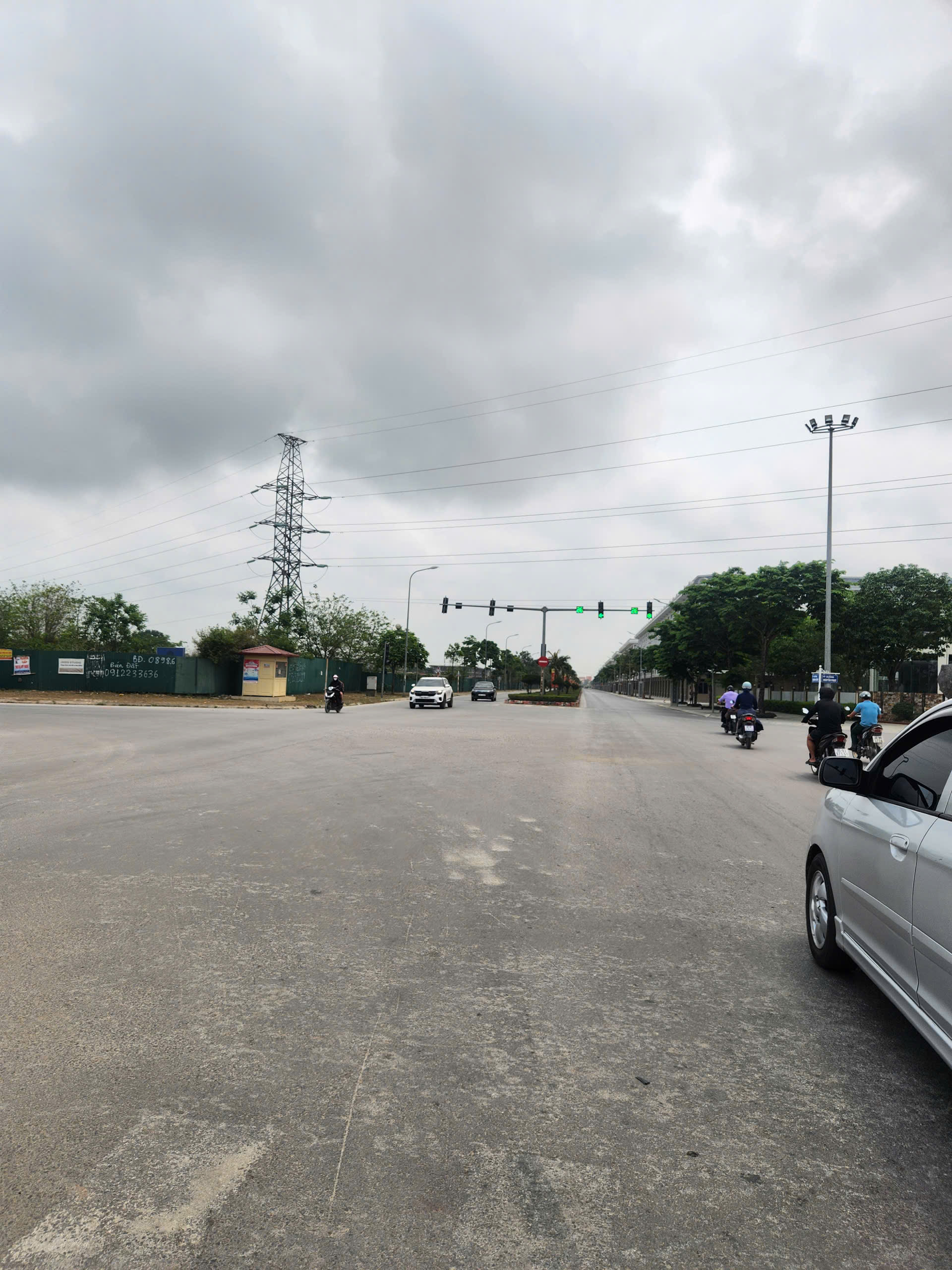 Đất mặt đường đôi Trịnh Kiểm mbqh3791 - 92,6m², mt 5m, đường 16m vỉa hè 6m, giá 5.6 tỷ