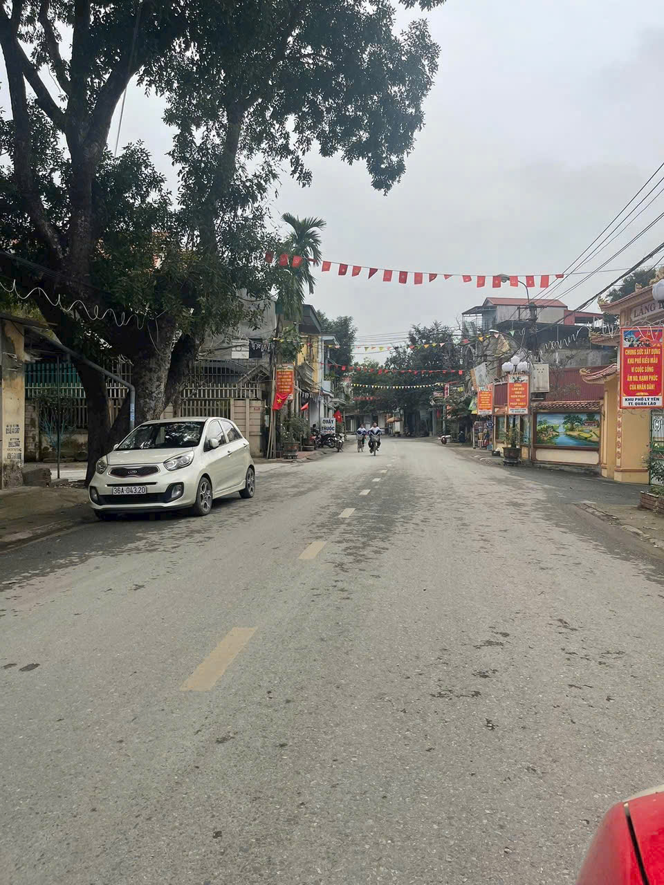 Bán đất trung tâm thị trấn Quán Lào 200m2, mặt tiền 11m, gần quảng trường Bà Triệu - giá 2,35 tỷ