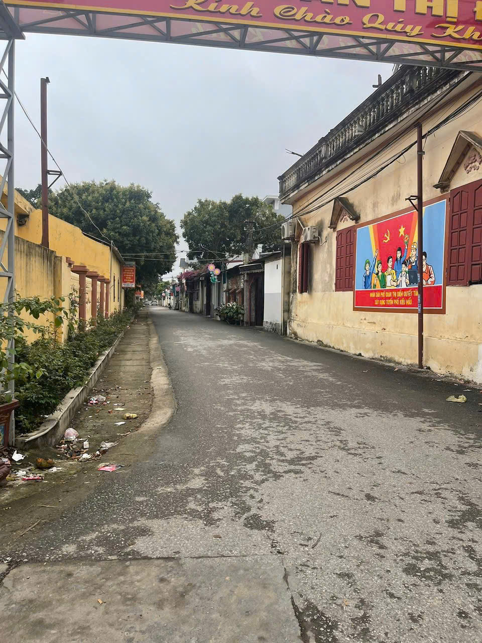 Bán đất trung tâm thị trấn Quán Lào 200m2, mặt tiền 11m, gần quảng trường Bà Triệu - giá 2,35 tỷ