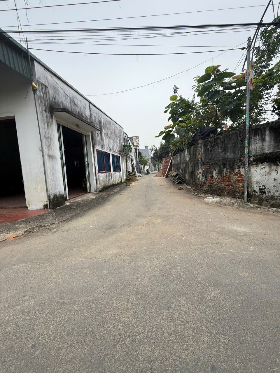 Bán đất trung tâm thị trấn Quán Lào 200m2, mặt tiền 11m, gần quảng trường Bà Triệu - giá 2,35 tỷ