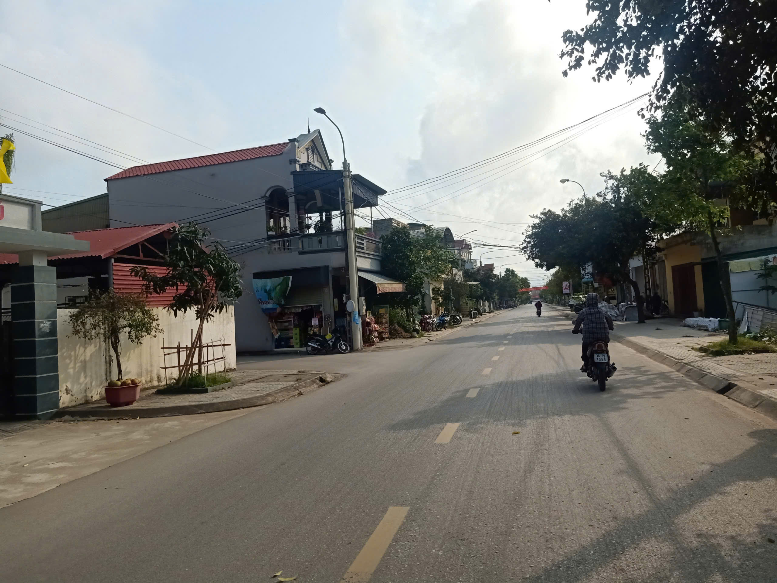 Đất Quảng Phú 120m2 mặt tiền 6.5m trục chính, giá 2.x tỷ - vị trí trung tâm hiếm